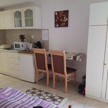 Апартаменты Kriszta Apartmanhaz Балатонлелле Экстерьер фото