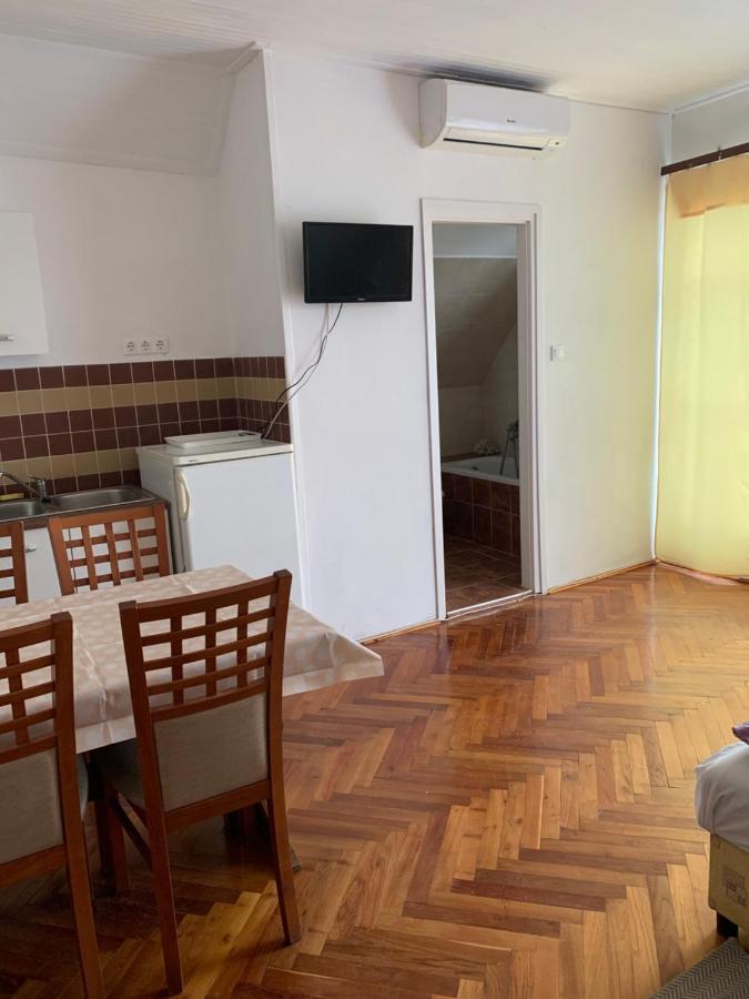 Апартаменты Kriszta Apartmanhaz Балатонлелле Экстерьер фото